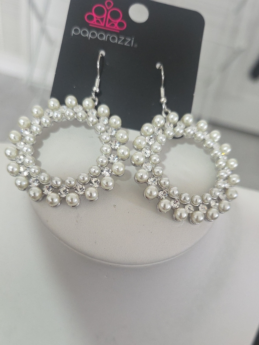 Paparazzi Pearly Poise White Earrings NWT